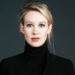 Elizabeth Holmes, d’enfant chérie de la Silicon Valley à ennemi public, podcast, form1fo